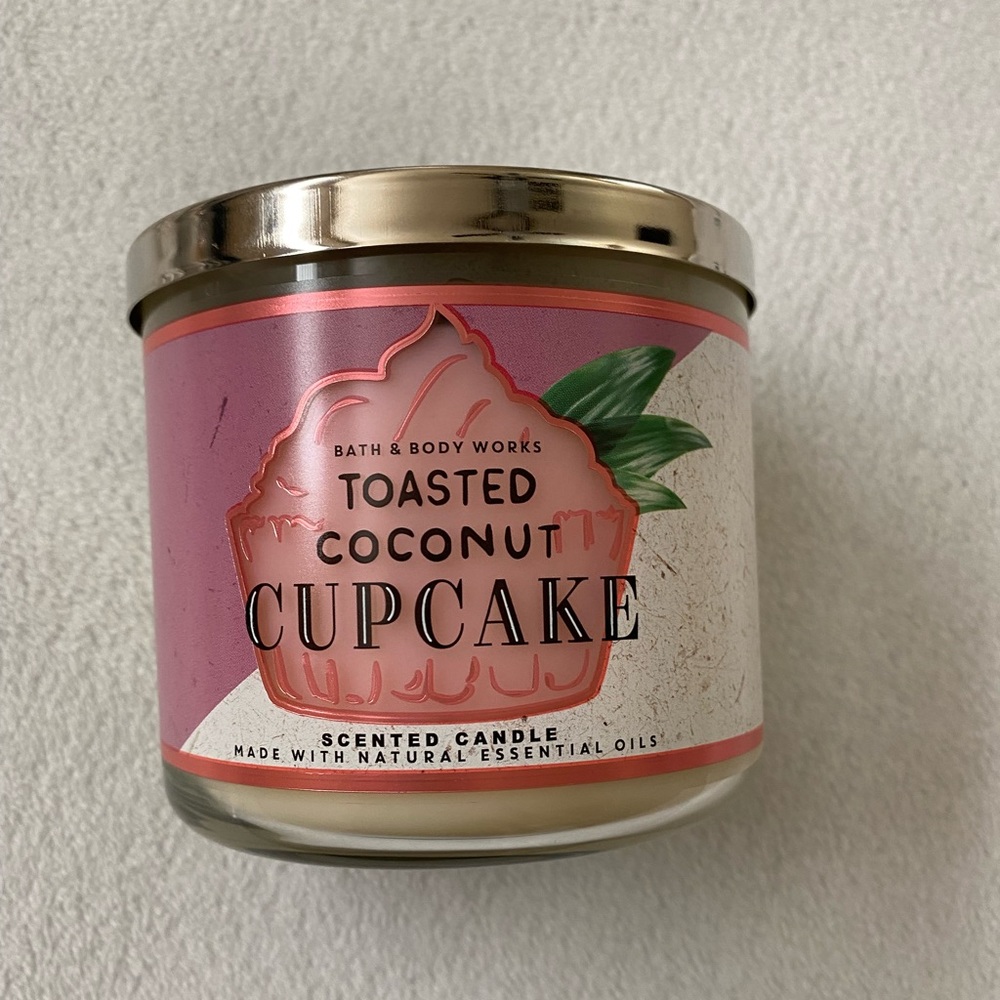 BBW Toasted coconut cupcake